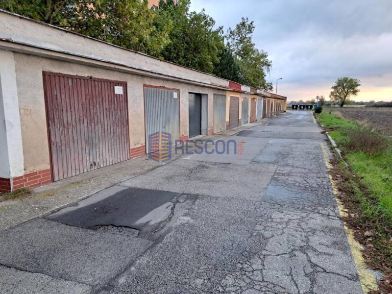 Sale Garage, Garage, Na pasekách, Bratislava - Rača, Slovakia