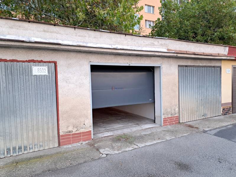 Sale Garage, Garage, Na pasekách, Bratislava - Rača, Slovakia
