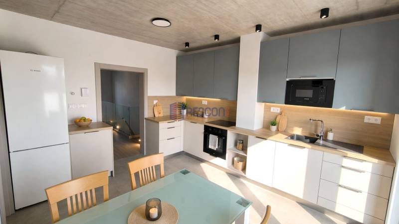 Rent Three bedroom apartment, Three bedroom apartment, Rostovská, Brat